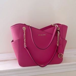 Micheal Kors purse